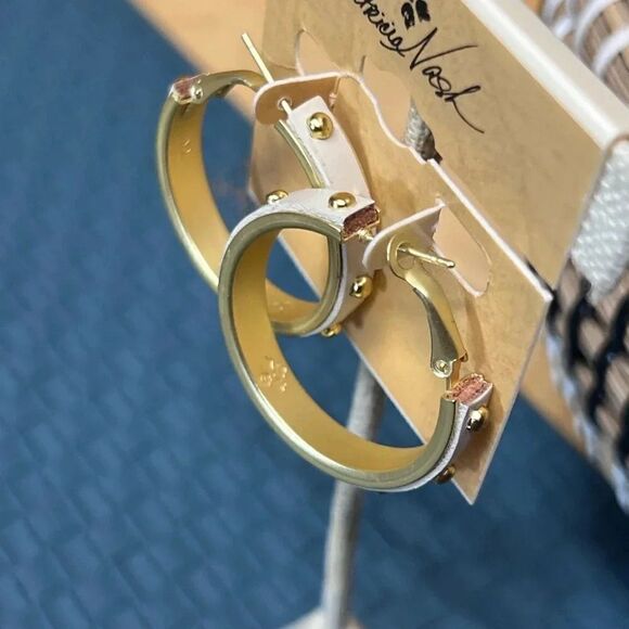 NWT Patricia Nash Cream & Gold Studded Earrings #PNER - Picture 2 of 6